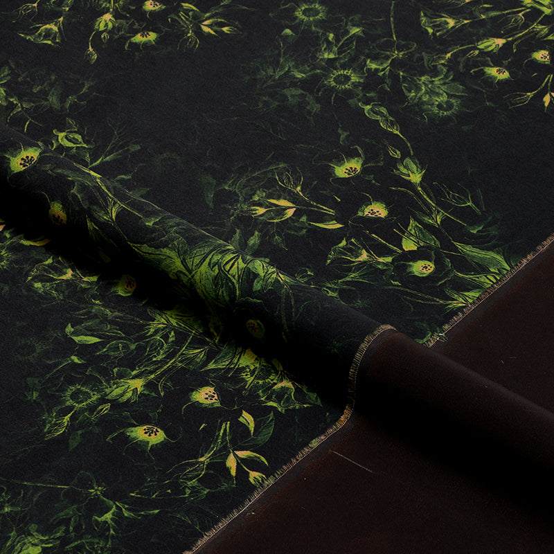 Black Based with Intertwined Green Plants Pizi Xiangyunsha