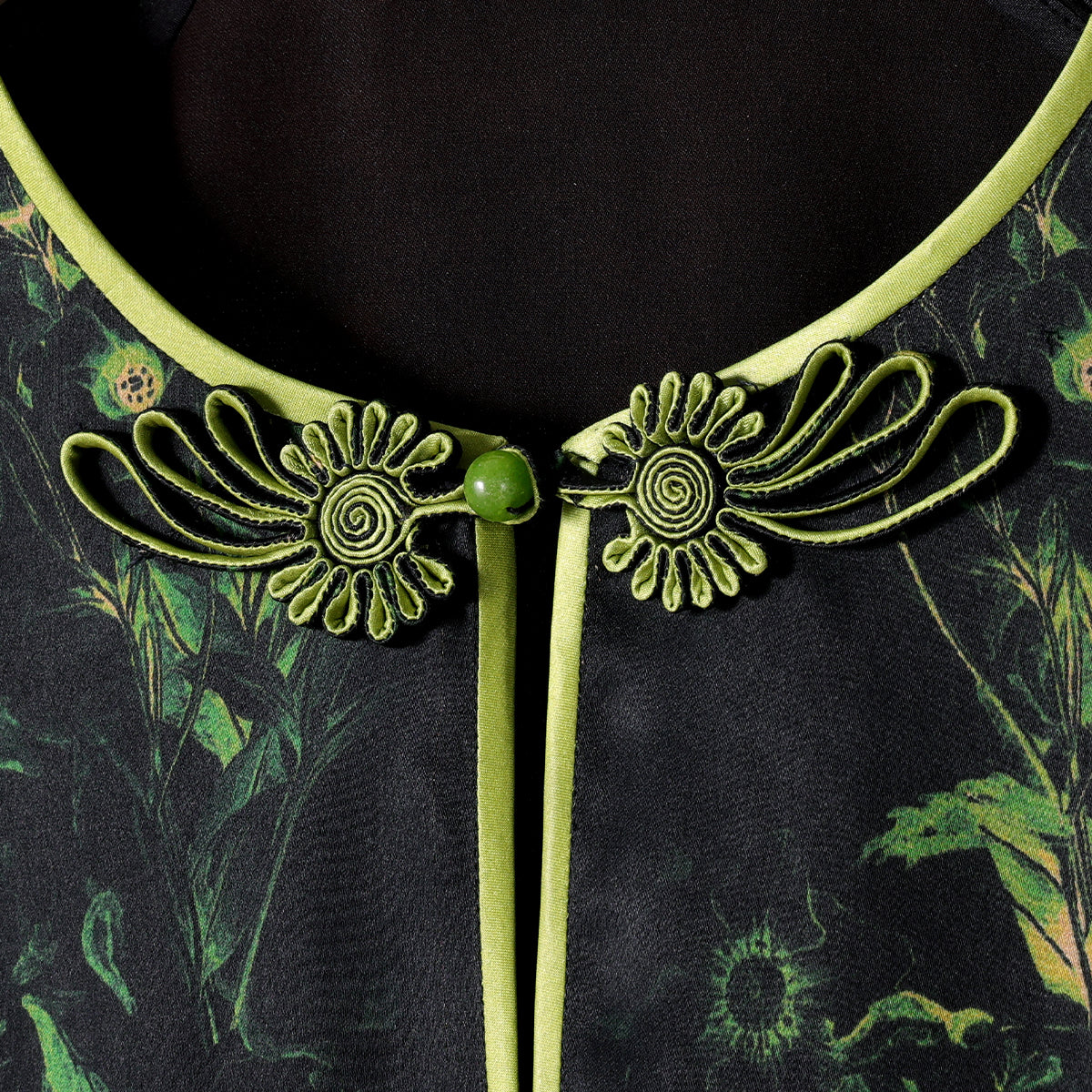 Black Based with Intertwined Green Plants Wide-sleeved Top
