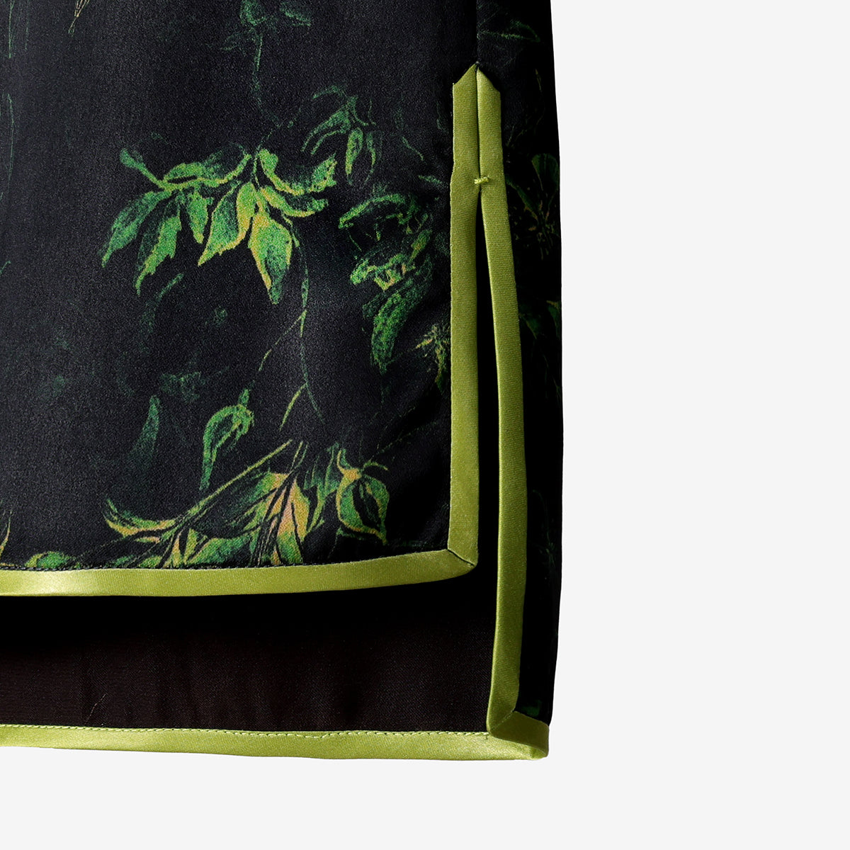 Black Based with Intertwined Green Plants Wide-sleeved Top