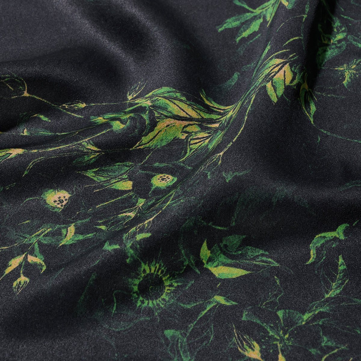Black Based with Intertwined Green Plants Wide-sleeved Top