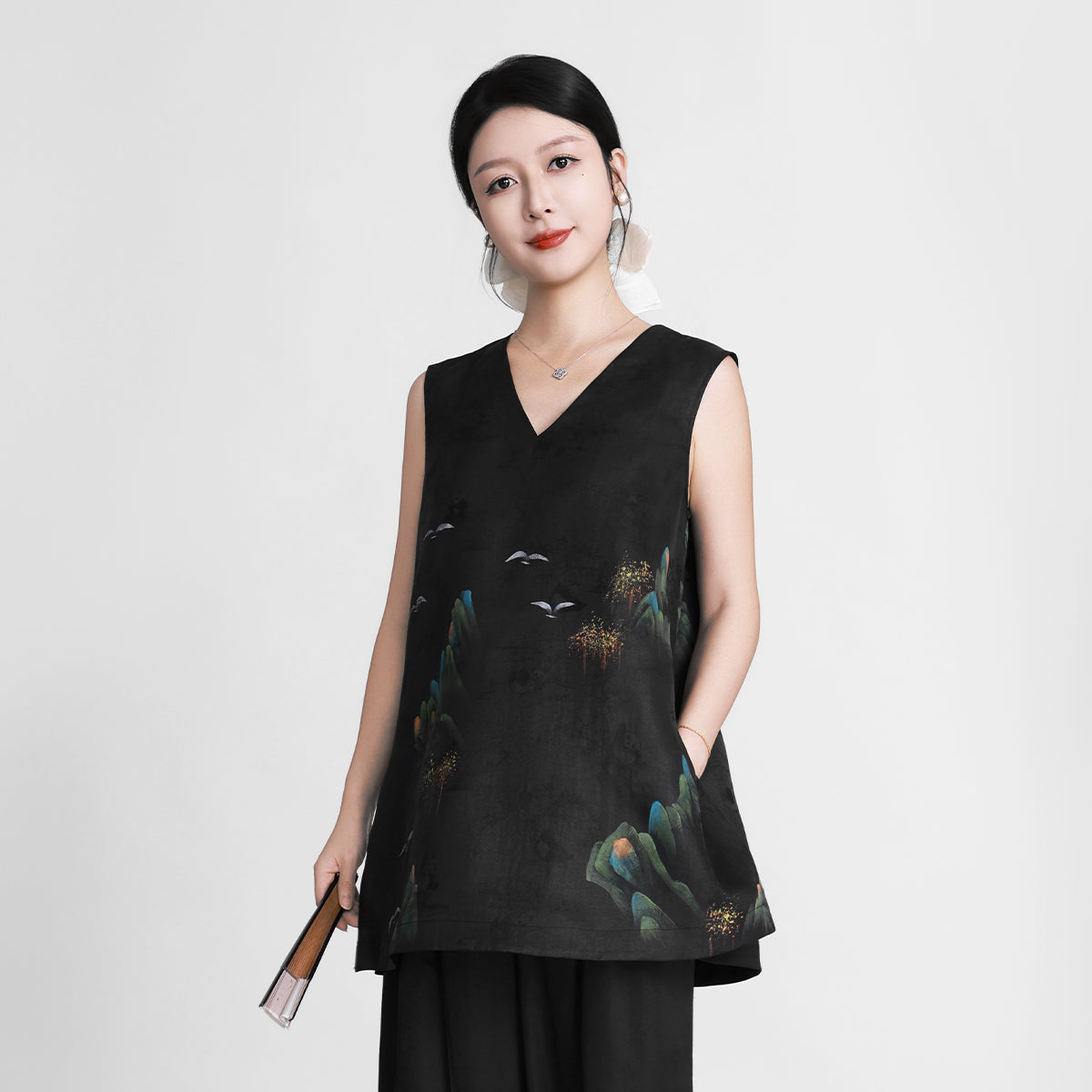 Long Xiangyunsha Silk Vest - Azure Peaks & Crane Whispers