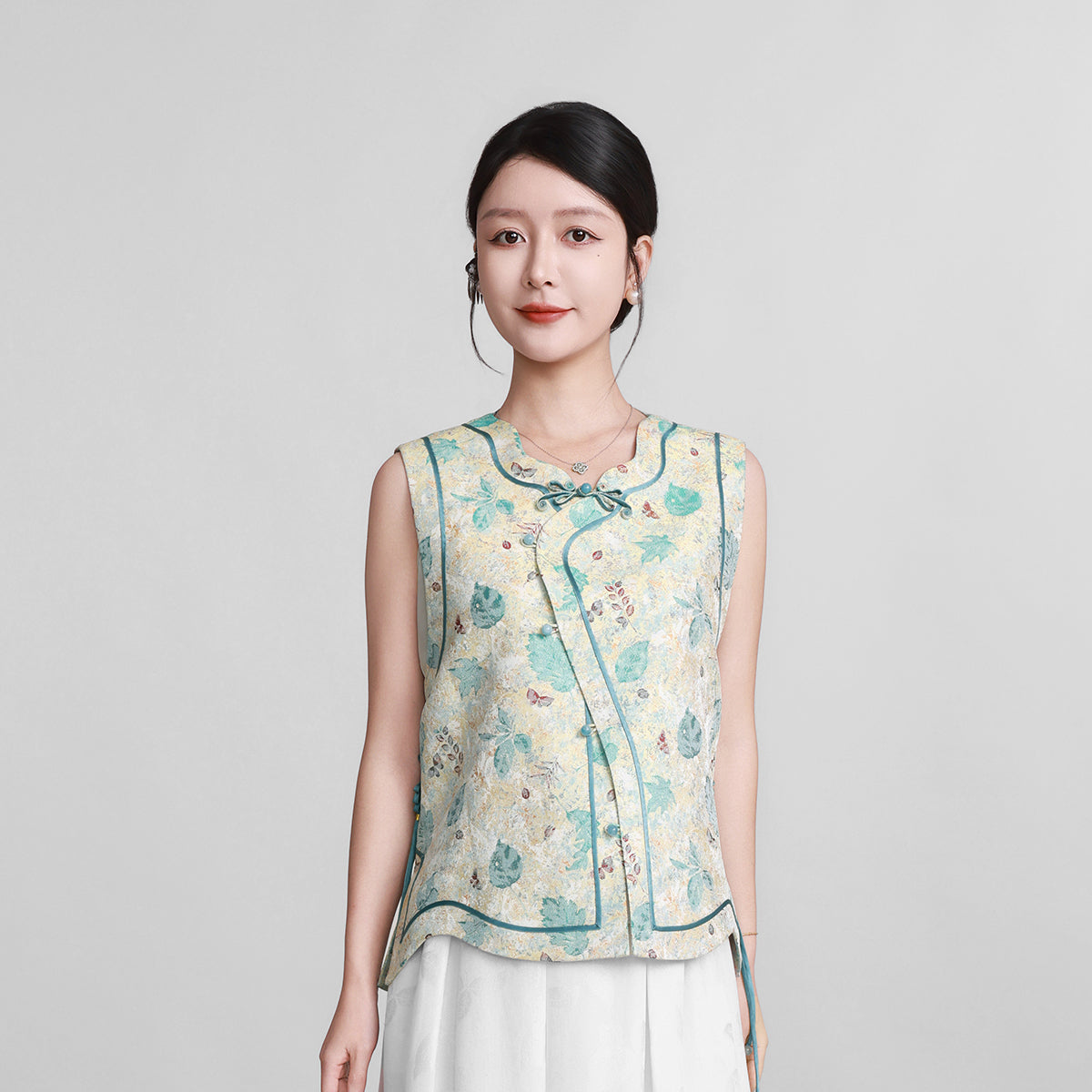 Iridescent Liuli Song Brocade Side-Fastening Vest - Crimson Clouds & Delicate Shadows
