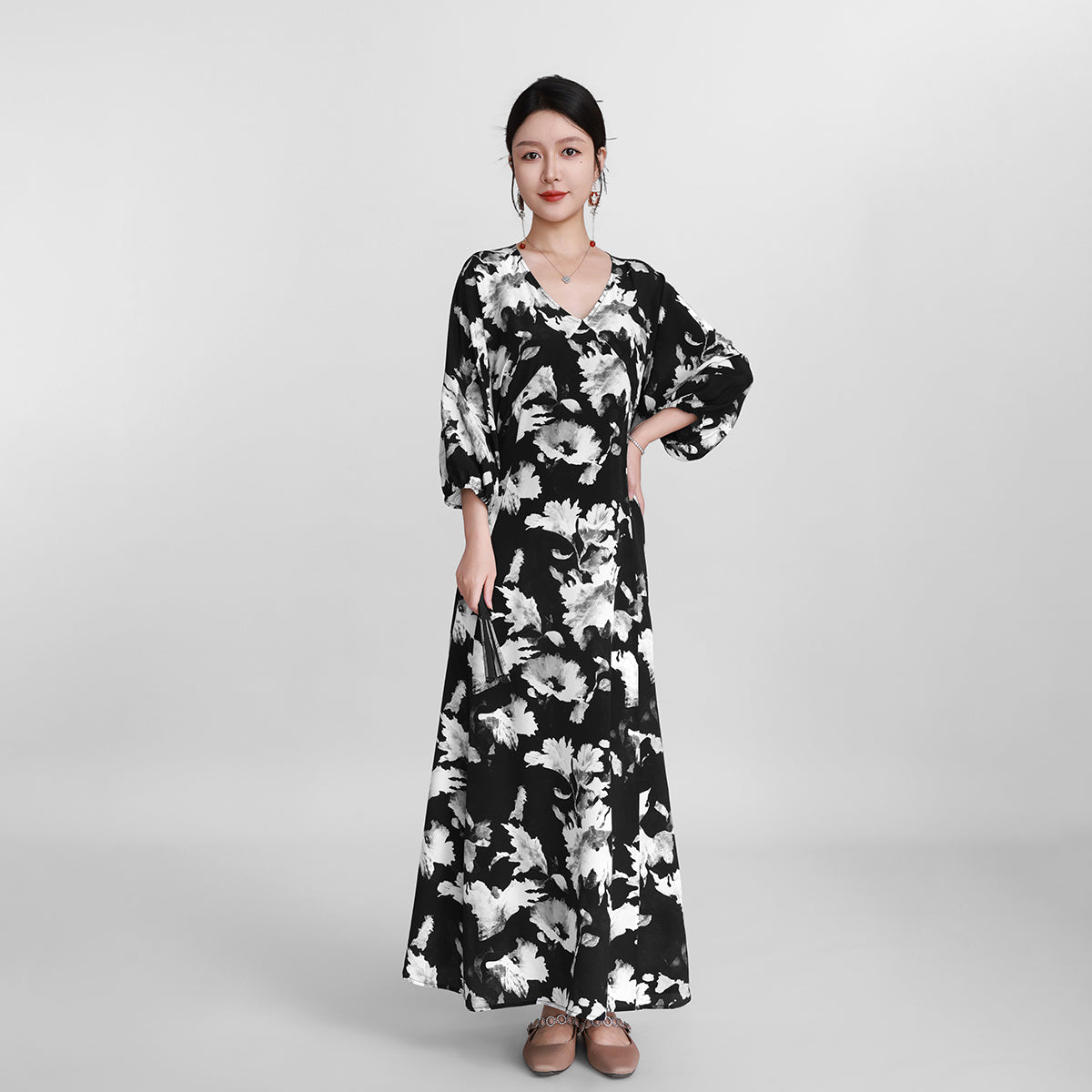 Ink-style Floral Stationery Crepe De Chine V-neck Dress