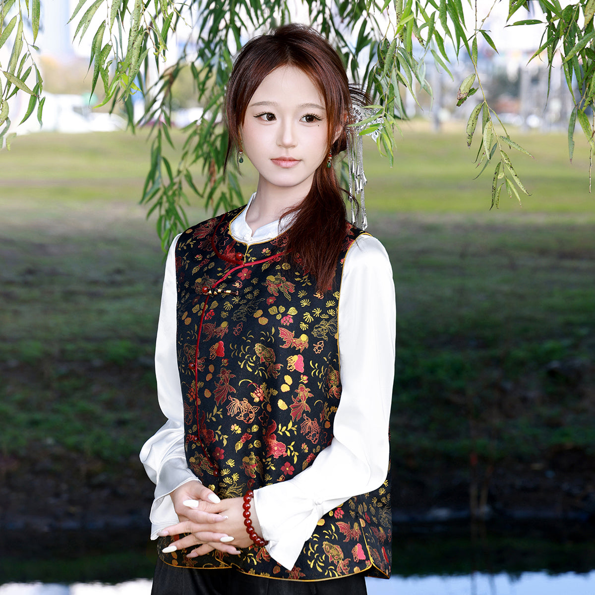 Goldfish and Seaweed Pattern Side-fastening Vest