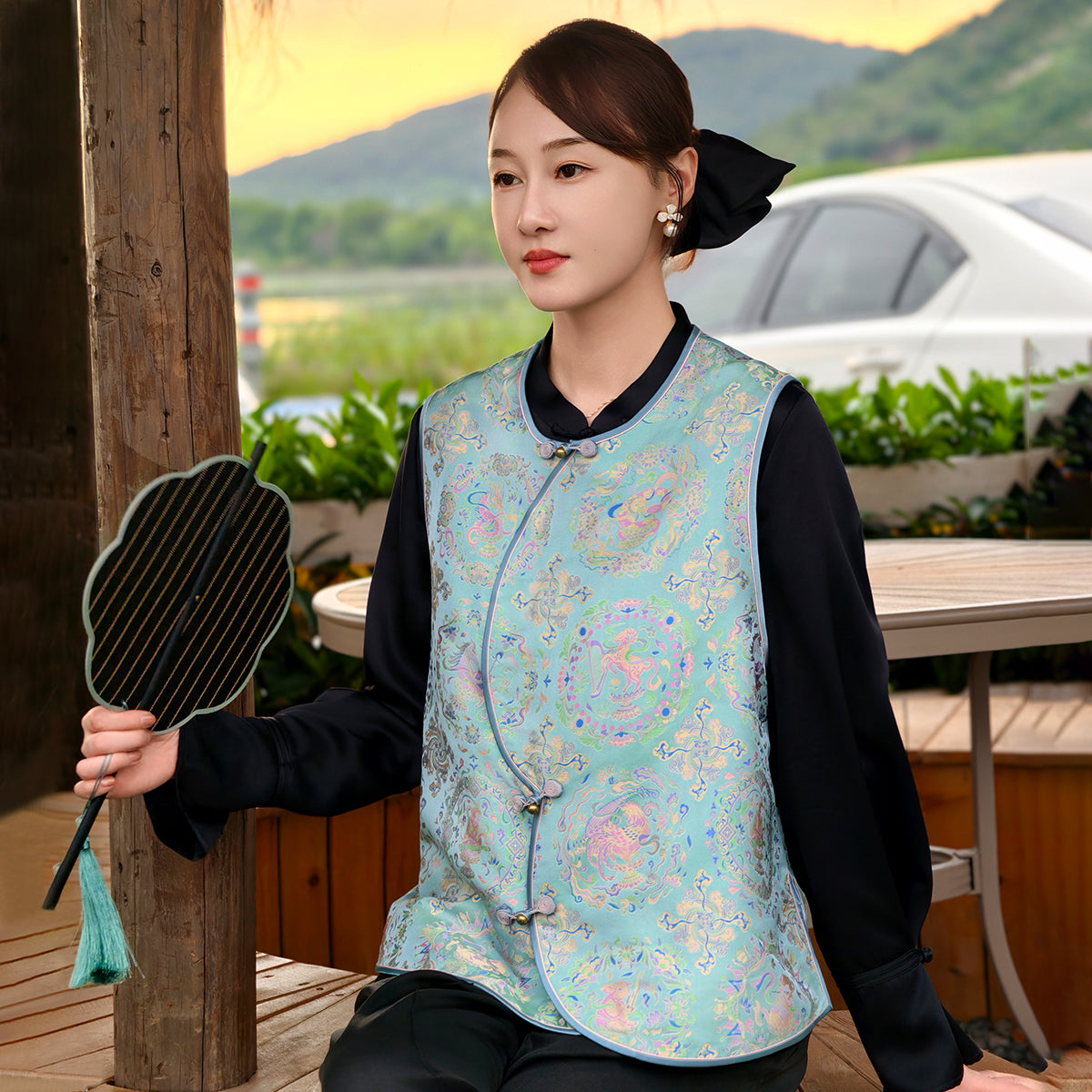 Family Portrait of the Twelve Chinese Zodiac Animals Crew- Neck Vest