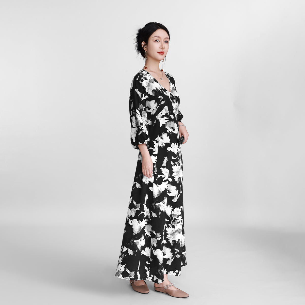 Ink-style Floral Stationery Crepe De Chine V-neck Dress
