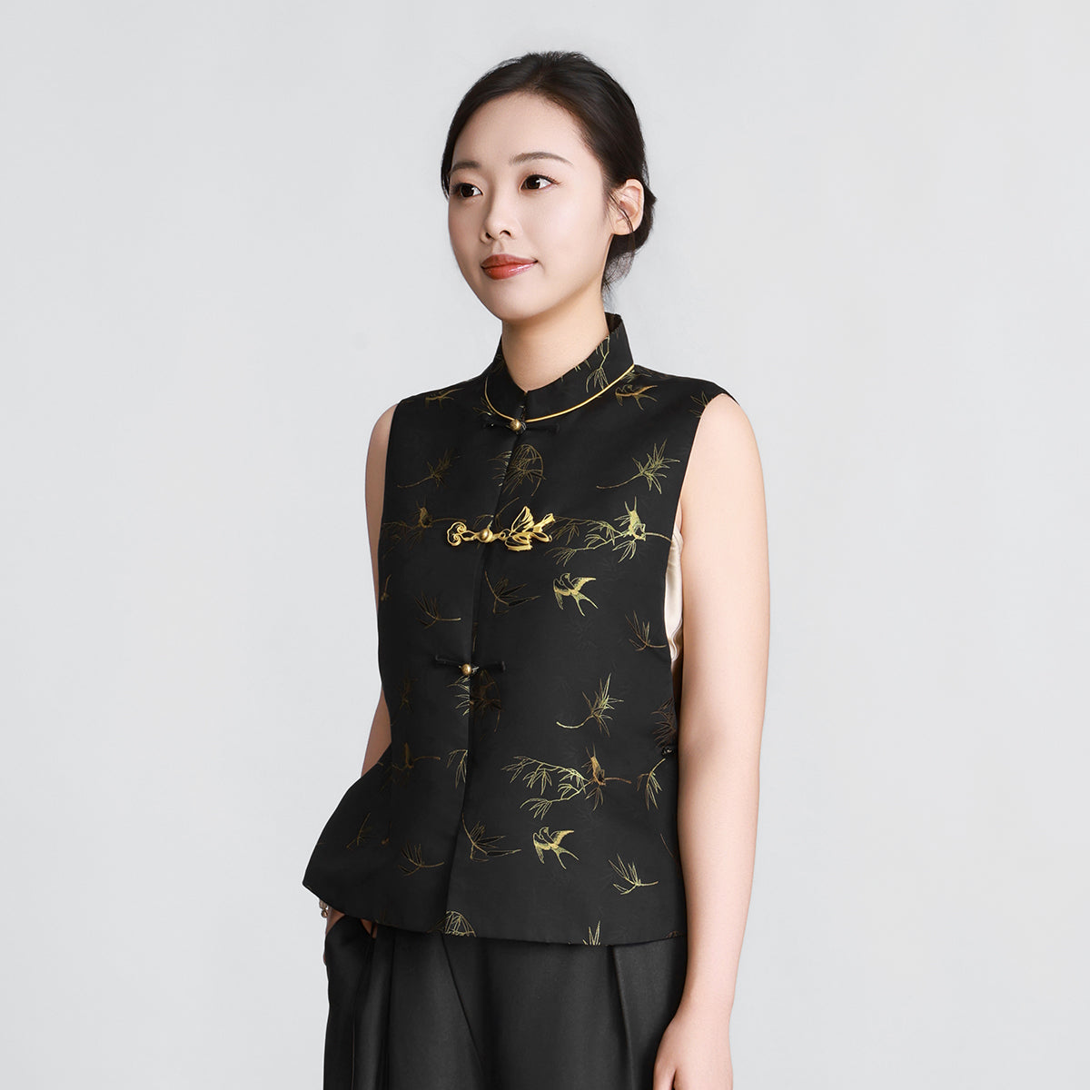 Bamboo and Swallows in Spring Sunshine (Black) Front-opening Vest