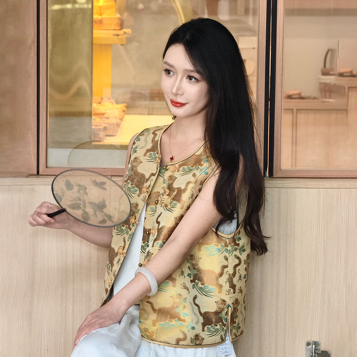 Tiger Quelling Five Venomous Creatures Flower Closure Vest