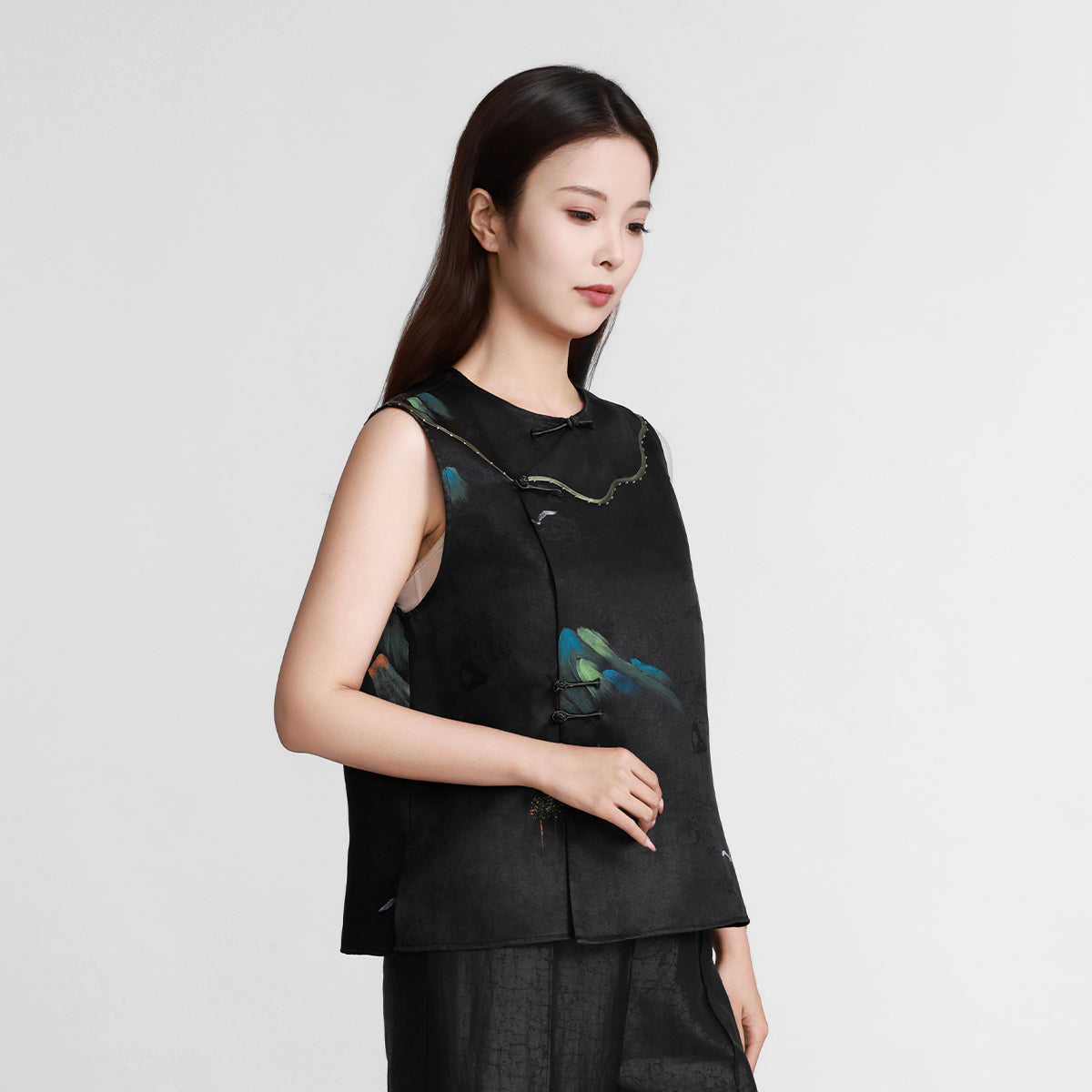 Xiangyunsha Silk Vest - Azure Peaks & Crane Whispers